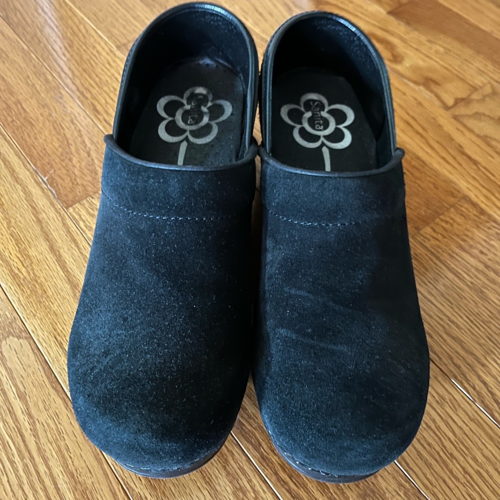 Sanita Woman’s Black Suede Clogs Size 38 Good Condition